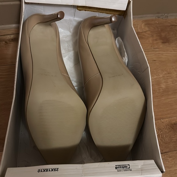 Blush closed toe Steve Madden heels size 10 - Picture 3 of 5